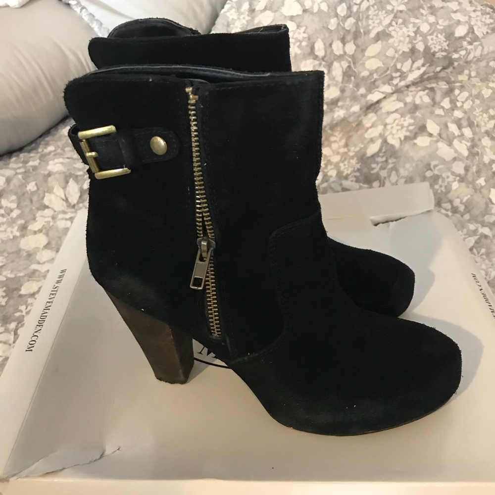 Black Steve Madden booties!